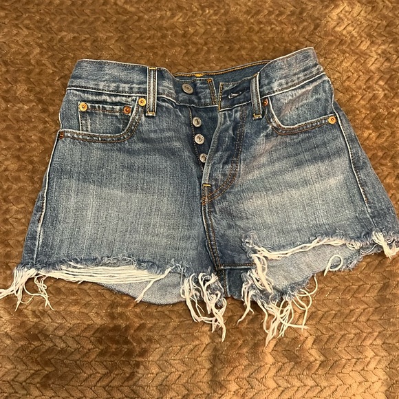 Levi's Pants - Levi’s button up high waisted shorts